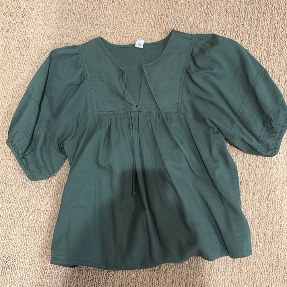 Old navy army green top bundle 3/$15